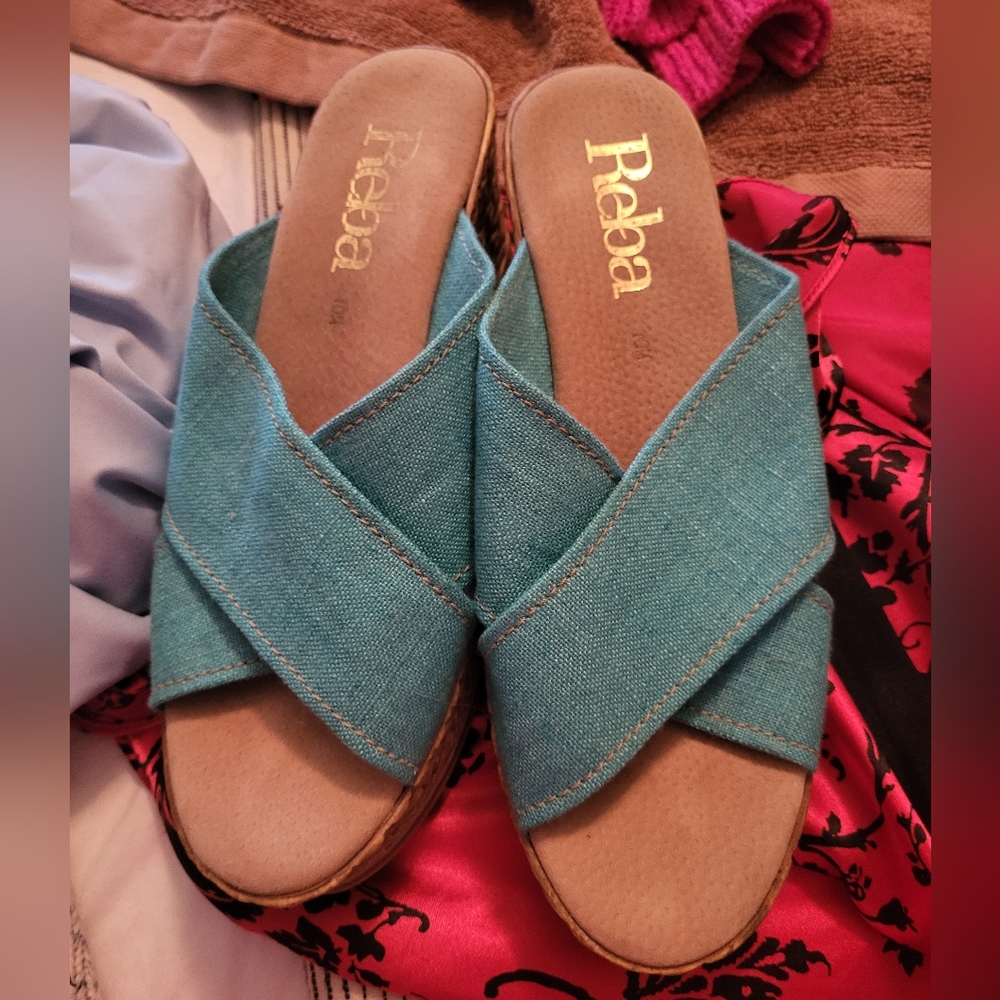Super cute summer sandals no stretch